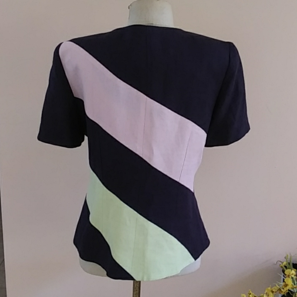 Constance Saunders Short Sleeve Top. - Picture 3 of 4